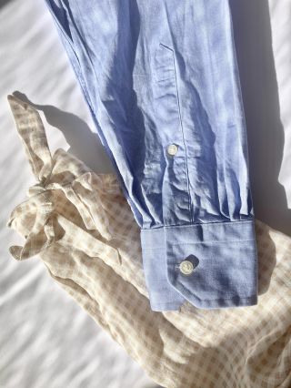 🧵Jak ušít perfektní košili?🧵 🪡Na límeček je na internetu spousta návodů, ale na rozparky se trochu zapomíná. Kdysi jsem...